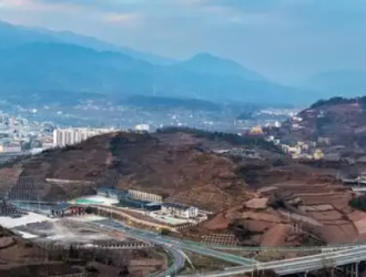 夯实中国式现代化的底座——习近平总书记引领中国从脱贫攻坚迈向乡村全面振兴
